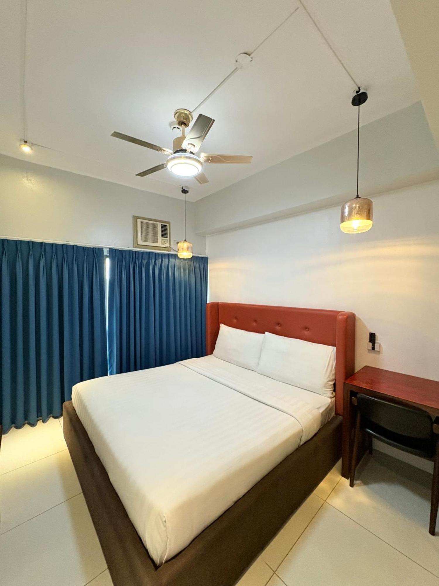 Pacific Park Hotel Кесон-Сити Экстерьер фото