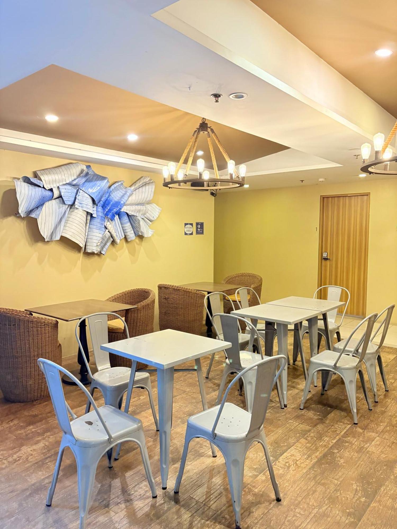 Pacific Park Hotel Кесон-Сити Экстерьер фото