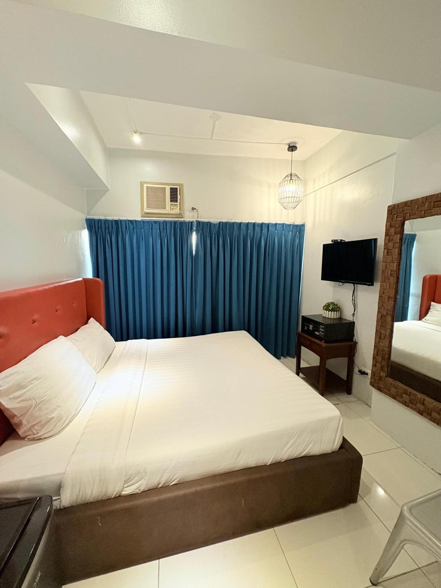 Pacific Park Hotel Кесон-Сити Экстерьер фото
